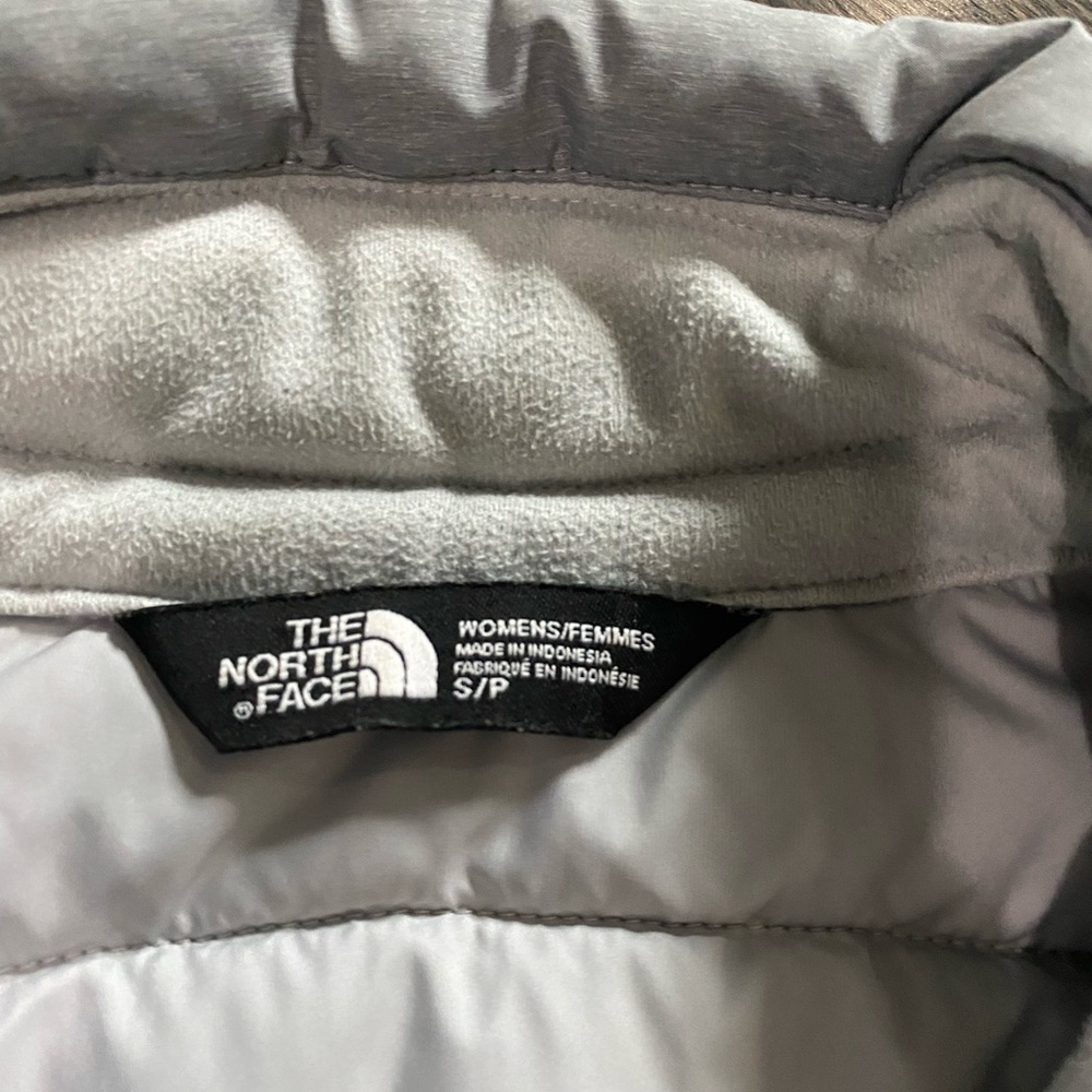 The North Face vest, great condition just doesn’t fit anymore:( size small